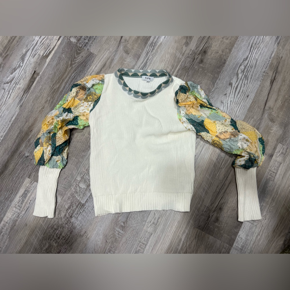 FATE beautiful white sweater with colorful details